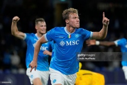 Hojlund ghi 2 bàn giúp Napoli thắng ở Cúp C1, De Bruyne ngầm chê MU sai lầm
