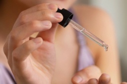 Chuyên gia da liễu chỉ lỗi dùng serum khiến da xuống cấp