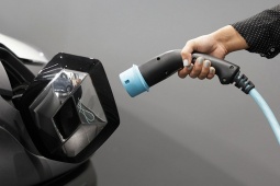 Chính phủ Đức đề xuất xem xét lại kế hoạch cấm ô tô xăng vào năm 2035