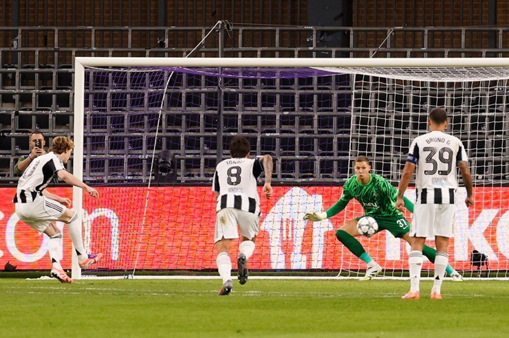 Trực tiếp bóng đá Union SG - Newcastle: "Chích chòe" có bàn thứ 4 (Cúp C1) (Hết giờ) - 2