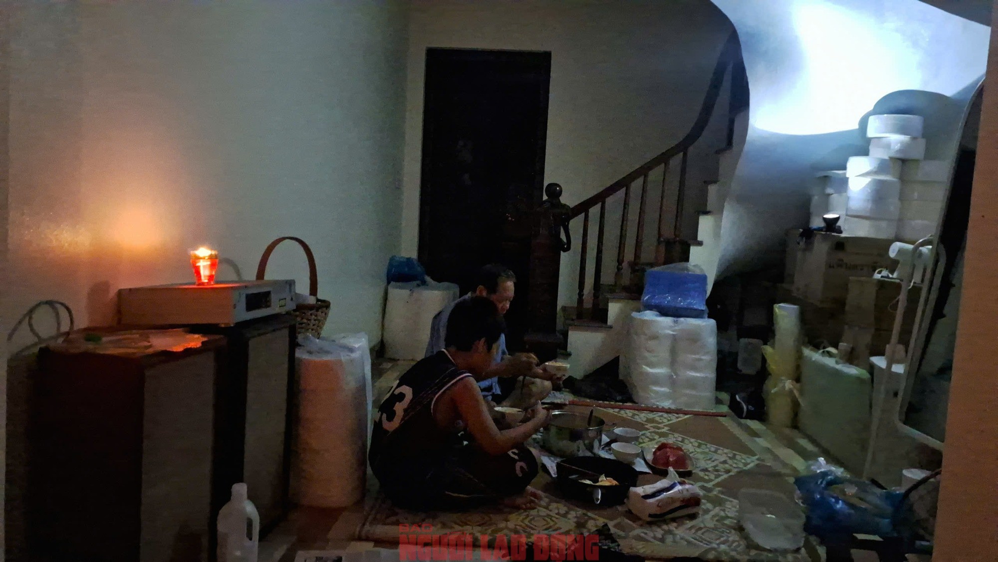 Gần 48 giờ người dân Phú Đô vật lộn trong mưa ngập sâu và cô lập - 13