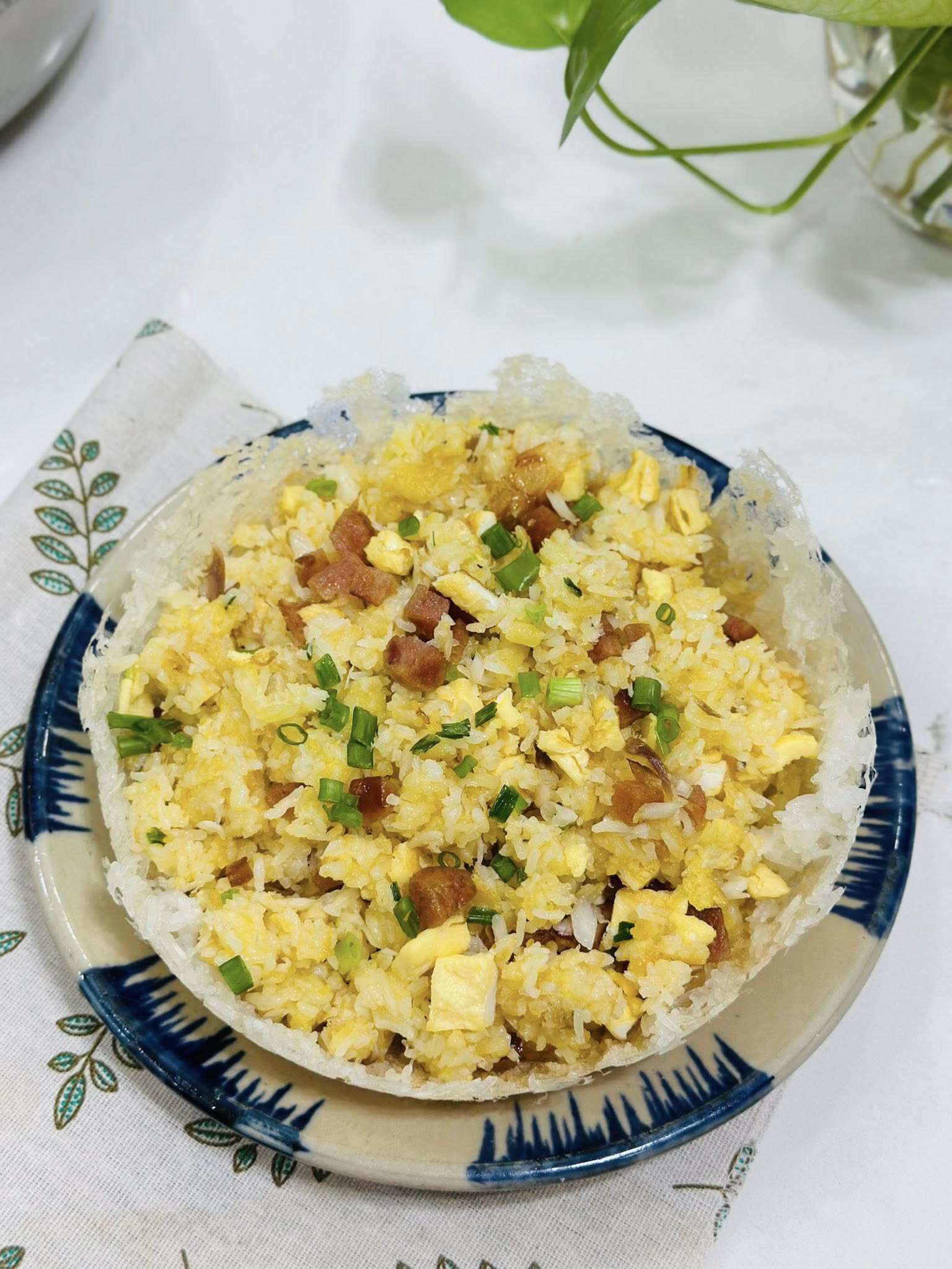 Vậy là xong món cơm rang cá mặn “vét tủ lạnh”&nbsp;vừa nhanh gọn, vừa ngon miệng cho ngày mưa bão.