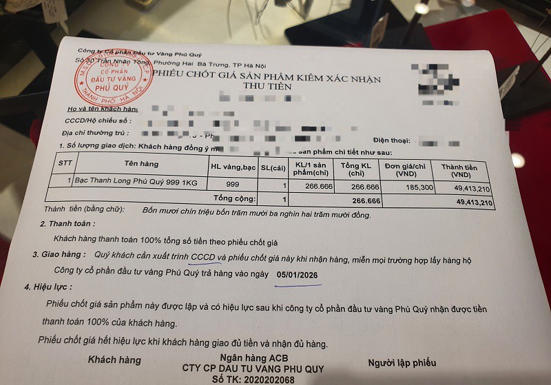 Một khách đặt mua bạc ngày 1/10 nhưng cửa hàng hẹn đến năm sau mới trả hàng.