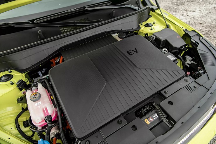 Hyundai Kona Electric 2026 thu hẹp dải sản phẩm, chỉ còn một phiên bản SE - 16