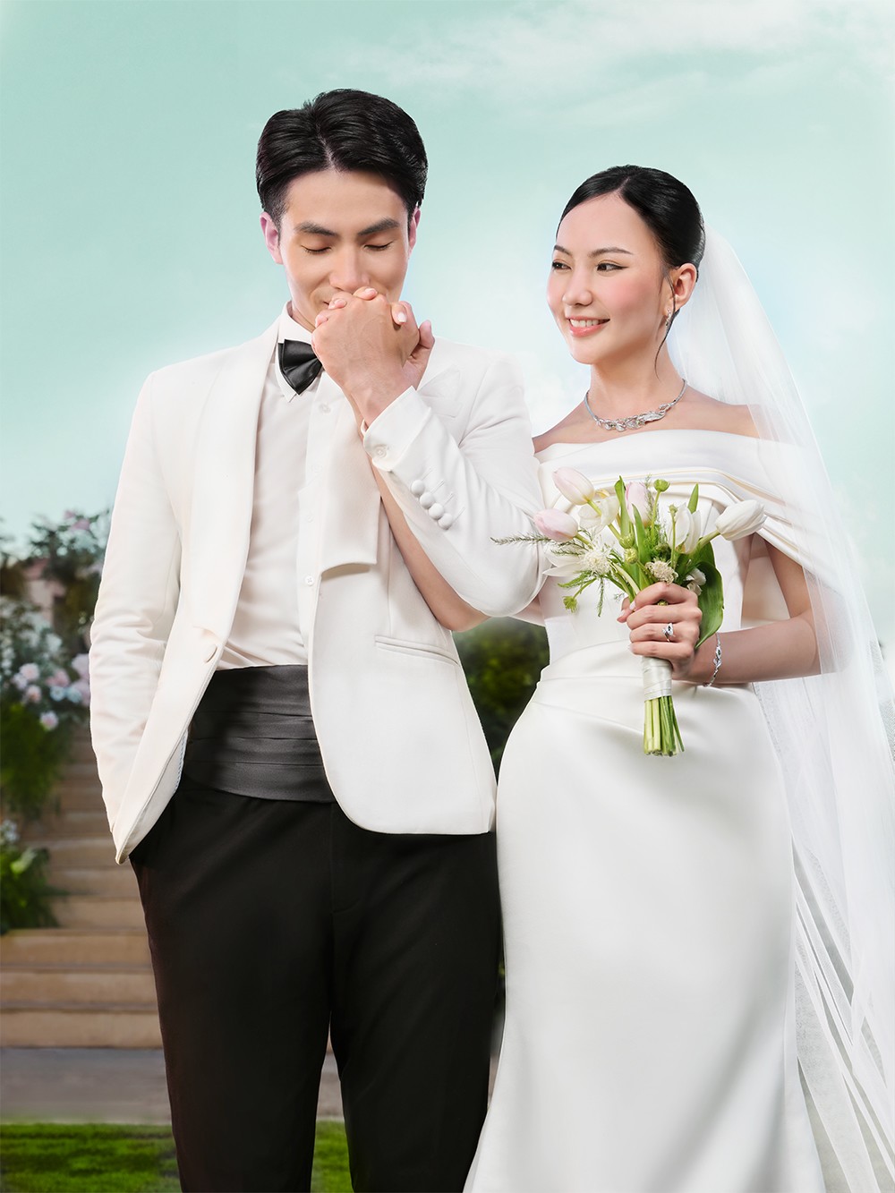 Bộ trang sức cưới kim cương “Lá Ngọc Cành Vàng” được chạm khắc đầy tinh tế, thay lời chú rể nguyện nâng niu nàng dâu trong khoảnh khắc nên duyên - Ảnh: PNJ.