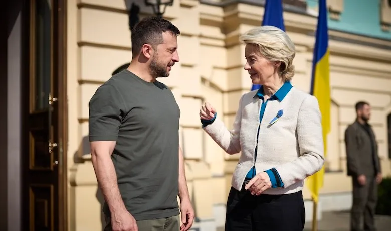 Tổng thống Ukraine Volodymyr Zelensky trò chuyện với Chủ tịch Ủy ban châu Âu (EC) Ursula von der Leyen. Ảnh: Lieber Institute.