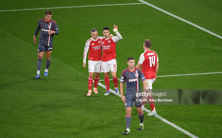 Arsenal giành chiến thắng nhẹ nhàng trước Olympiacos