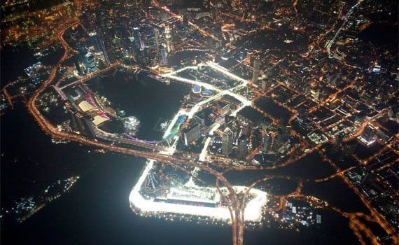 Đường đua Marina Bay tráng lệ trong đêm