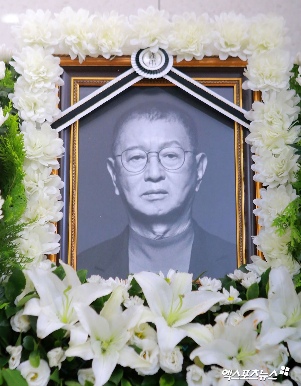 “Ông trùm hài kịch Hàn Quốc” Jeon Yoo Sung mất ở tuổi 76.