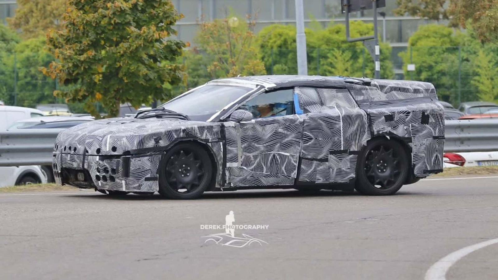 Xe điện đầu tiên của Ferrari xuất hiện trên phố - 1