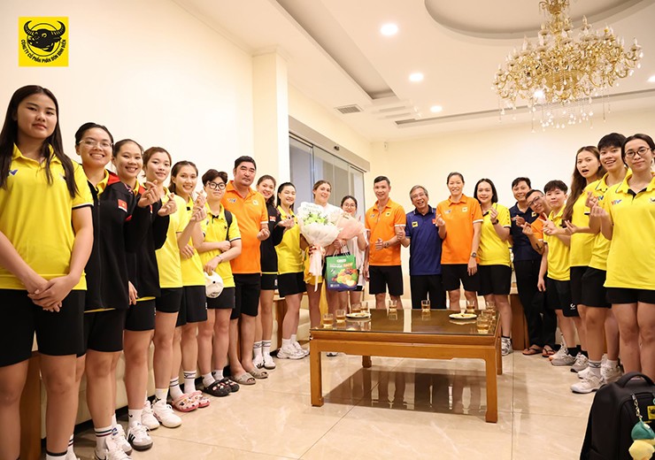 Ngoại binh Roni Jones Perry được chào đón