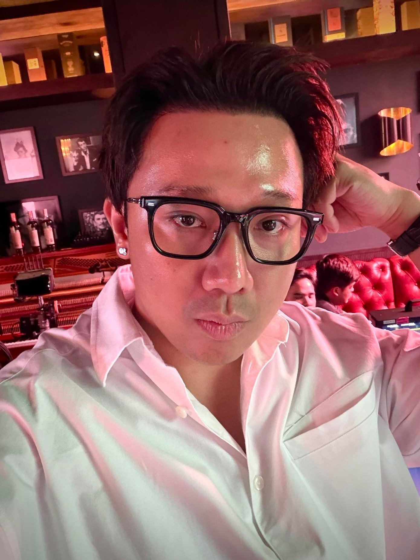 Trấn Thành và Trường Giang chung tay hỗ trợ bà con vùng lũ.