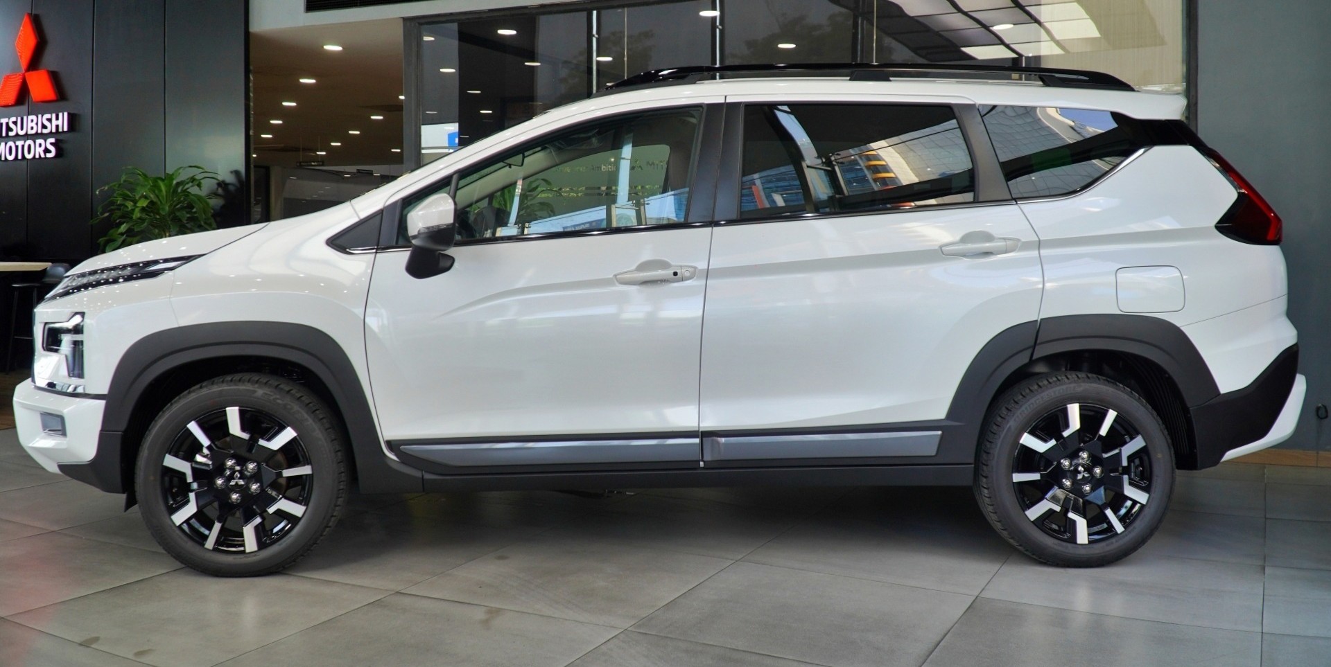 Chi tiết Mitsubishi Xpander Cross bản nâng cấp vừa ra mắt tại Việt Nam - 7