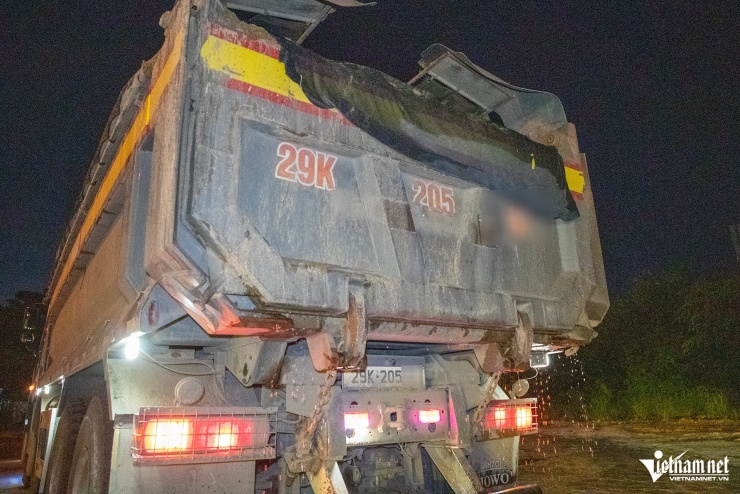 Nữ Trung tá CSGT chỉ huy bắt xe quá tải trong đêm, tài xế &#39;than&#39; muốn bỏ nghề - 3