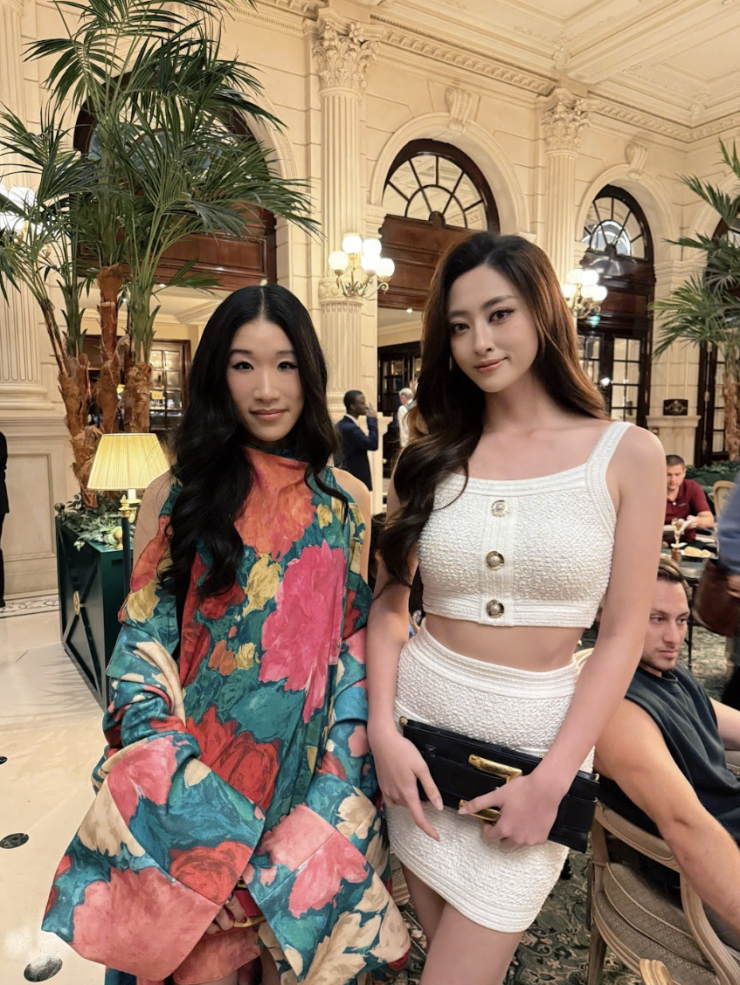 Lương Thùy Linh đọ sắc với "yêu nữ hàng hiệu" Becca Bloom tại Balmain.