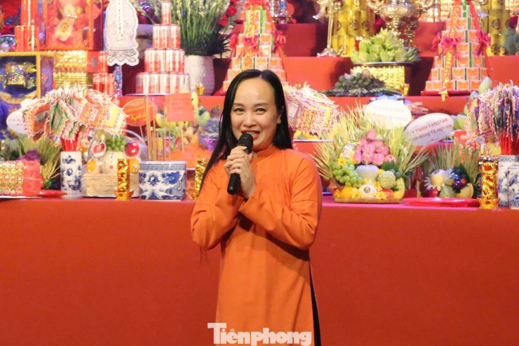 Chia sẻ lý do lễ giỗ Tổ nghề sân khấu được tổ chức tại rạp Đại Nam, NSND Thu Huyền - Giám đốc Nhà hát Chèo Hà Nội - cho biết đây là rạp cổ, gắn bó sâu đậm với Nhà hát Chèo Hà Nội. "Tại đây, Nhà hát Chèo Hà Nội cũng thờ tổ, vì vậy chúng ta hãy đưa lễ giỗ về đây. Và từ bây giờ, các nghệ sĩ của Hà Nội nói riêng và nghệ sĩ Việt Nam nói chung hãy coi đây là gia đình, là nhà của mình", NSND Thu Huyền chia sẻ.