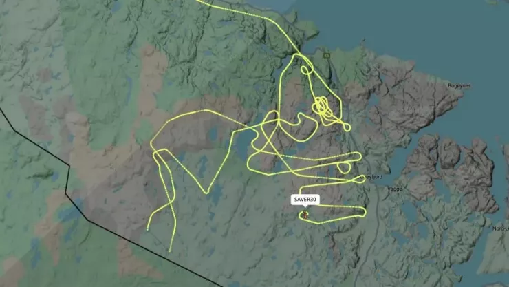 Đường bay của một trực thăng cứu hộ trong nỗ lực tìm kiếm 5 binh sĩ còn mất tích sau cuộc tập trận ở vùng Finnmark (Na Uy) hôm 2-10. Ảnh: TV2/Flightradar24