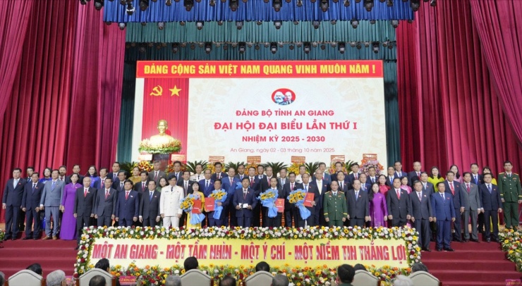 Ban Chấp hành Đảng bộ tỉnh An Giang nhiệm kỳ 2025-2030 ra mắt Đại hội