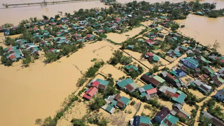 2.800 hộ gia đình bị cô lập hoàn toàn. Ảnh: MINH TRƯỜNG.