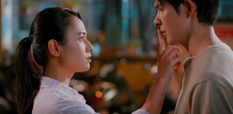 Tổng tài Trường liên tục theo đuổi khiến Kim Ngân xiêu lòng.