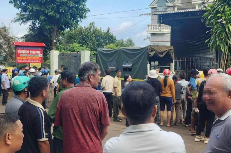 Công an đang phong tỏa hiện trường để điều tra vụ việc. Ảnh: Người dân cung cấp