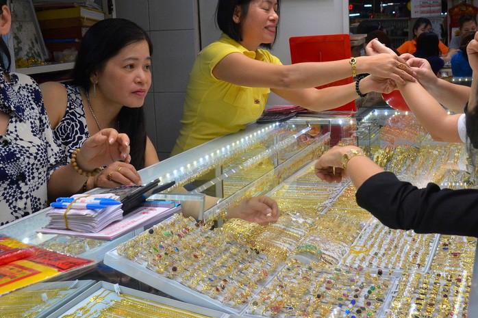 Giá vàng hôm nay đảo chiều đi xuống