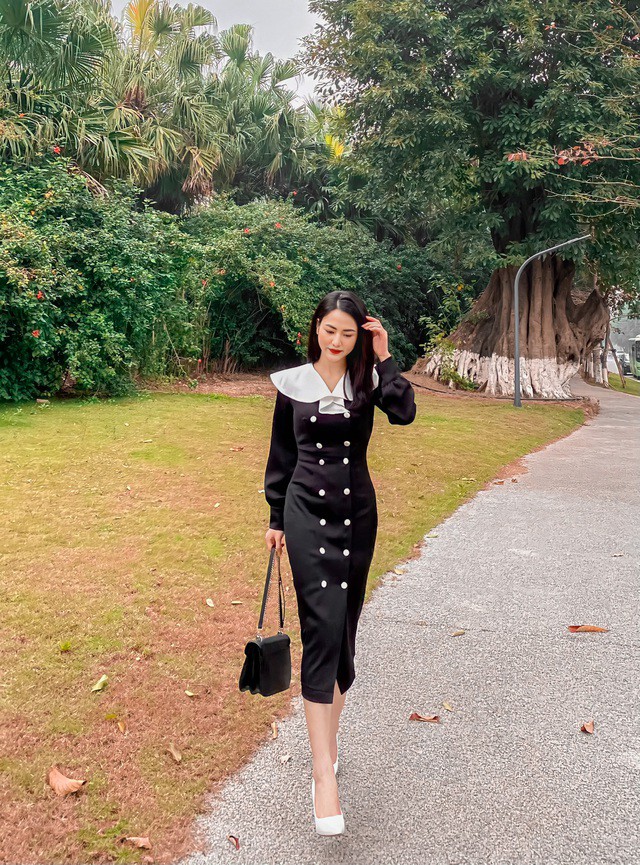 Cô diện đầm đen với thiết kế vừa nghiêm túc, vừa sang trọng.