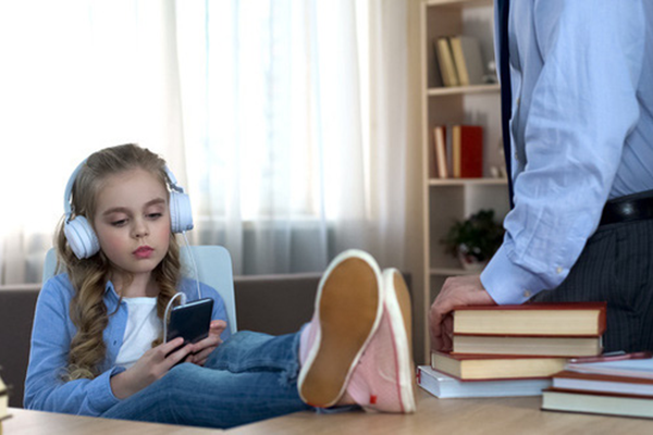 Khi thấy con có những biểu hiện ích kỷ và vô cảm: Hãy làm ngay 3 điều này trước khi quá muộn! - 2