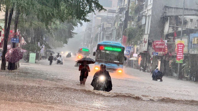 2 kịch bản bão Matmo đổ bộ vào nước ta - 1