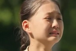 Giải trí - Cảnh phim em bé mắc bệnh tim bị bạn hù chết: ‘Đạo diễn, biên kịch quá ác’