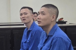 Ấm ức vì ùn tắc giao thông, hai nam thanh niên dùng dao “trút giận” lên người lạ