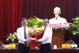 Tin tức trong ngày - Ông Trương Cảnh Tuyên được bầu giữ chức Chủ tịch UBND TP Cần Thơ