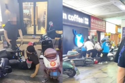 Thị trường - Tiêu dùng - 5 shipper dũng cảm cứu người, nhận thưởng 90 triệu đồng