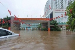 Giám đốc Sở GD&ĐT Hà Nội chỉ đạo trường học linh hoạt ứng phó với bão số 11