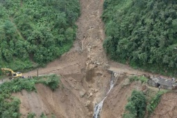 Đèo Khau Phạ sạt lở, khách hủy tour ngắm mùa vàng