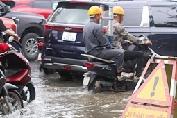Vì sao ô tô điện, xe máy điện lội nước tốt hơn xe xăng dầu?
