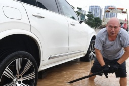 Xe bị ngập sâu nhưng không đi, có cần phải bảo dưỡng, thay dầu?