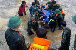 Tin tức trong ngày - 12 giờ tìm kiếm, đã thấy thi thể 2 vợ chồng bị nước cuốn trôi ở Lào Cai