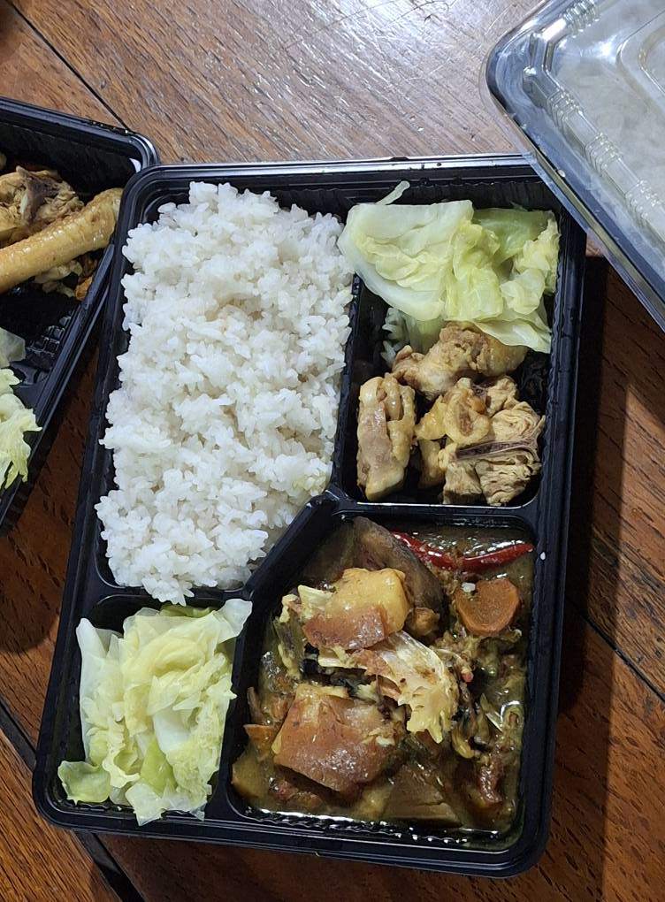 Thực đơn đầy đủ các món ngon, hấp dẫn.