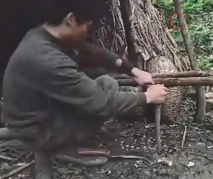 Kiếm 360 triệu nhờ ăn chuột, bắt cua ở nơi hoang dã suốt 70 ngày - 3