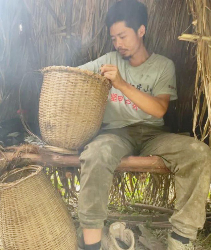 Kiếm 360 triệu nhờ ăn chuột, bắt cua ở nơi hoang dã suốt 70 ngày - 2