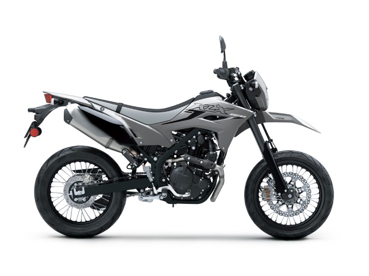 Ra mắt “cào cào” Kawasaki KLX230, bất chấp đường ngập nước - 4