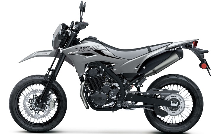 Ra mắt “cào cào” Kawasaki KLX230, bất chấp đường ngập nước - 2