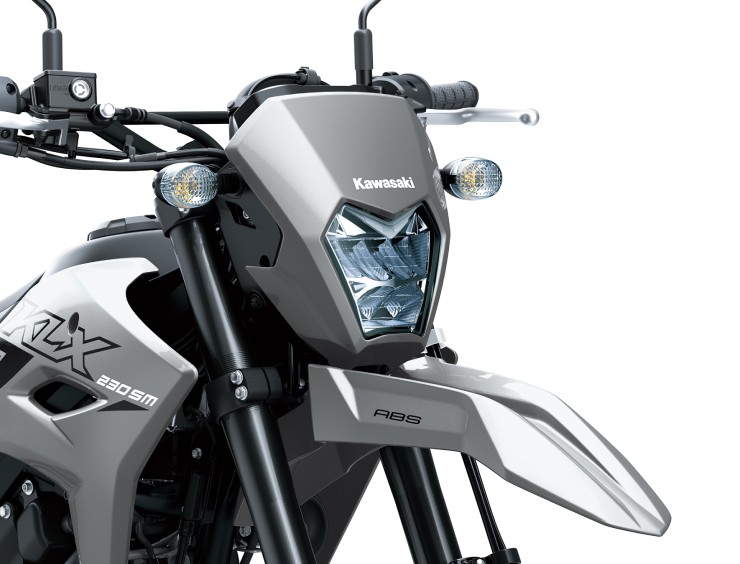 Ra mắt “cào cào” Kawasaki KLX230, bất chấp đường ngập nước - 5