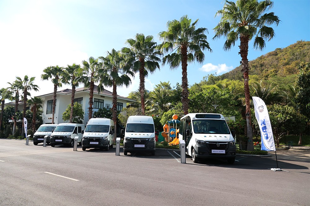 Các dòng buýt cỡ nhỏ dưới 20 chỗ như Gazelle đang được nhiều doanh nghiệp lựa chọn để phục vụ nhu cầu di chuyển ở siêu đô thị.