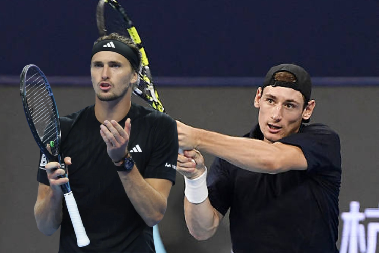 Zverev (bên trái) có đẳng cấp cao hơn nhiều so với Royer (bên phải)