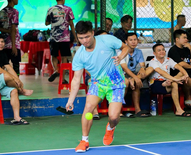 Tay vợt Lê Công Tiễn