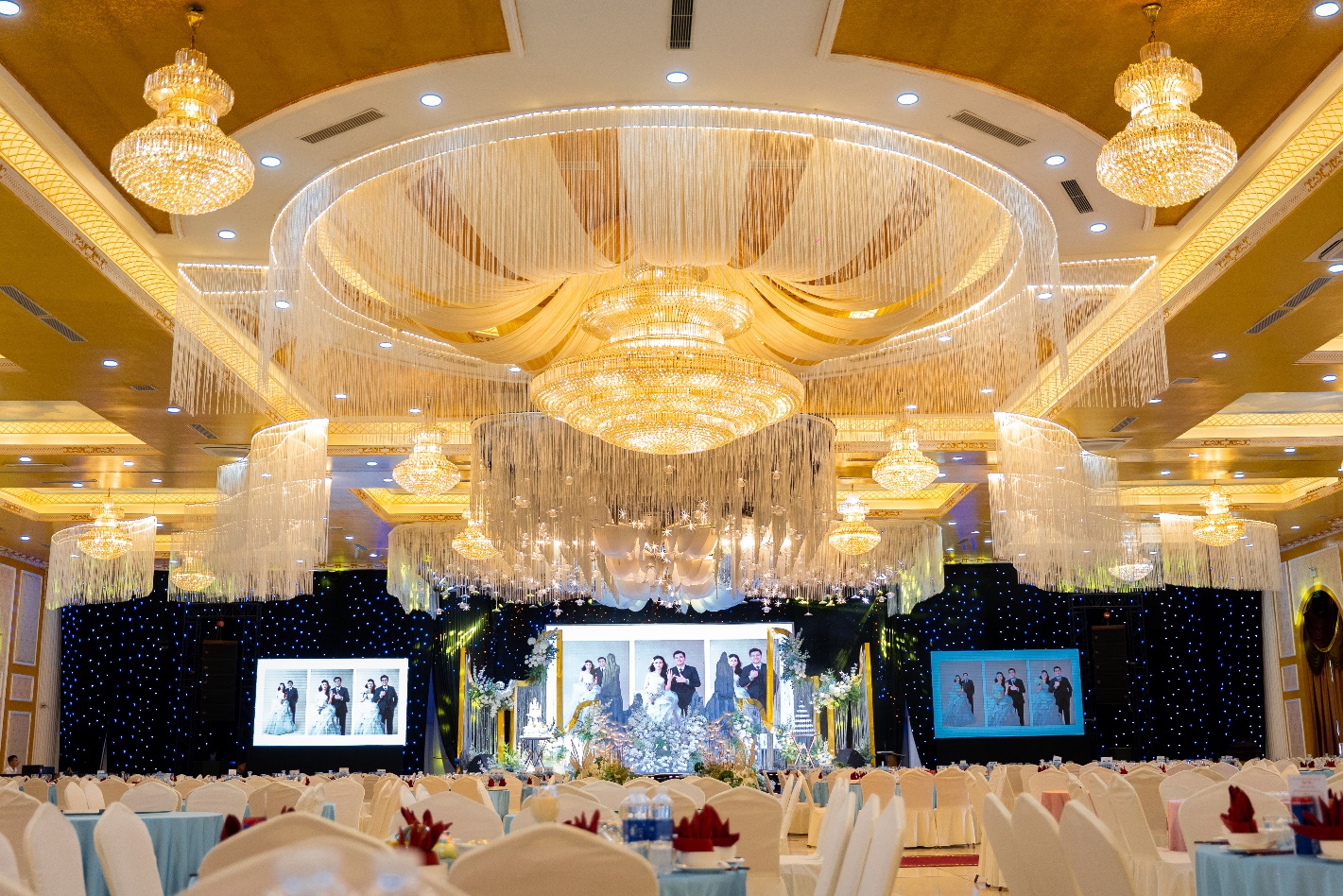 Khung cảnh sảnh tiệc sang trọng, lộng lẫy tại Royal Palace Thái Nguyên