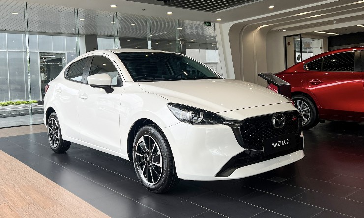 Doanh số Mazda2 bất ngờ vượt Hyundai Accent - 2