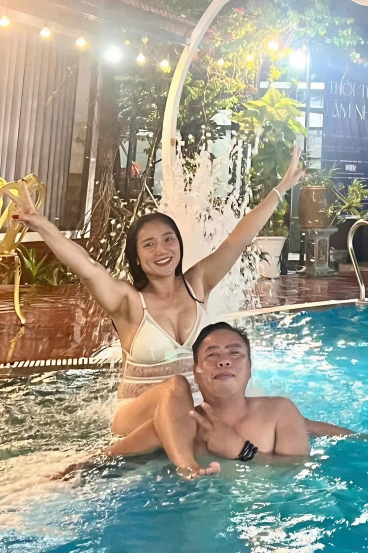 Tin sao Việt 3/10: Diễn viên Cát Tường đăng ảnh thân mật bên người đàn ông lạ, dấy tin đồn sắp lấy chồng đại gia. Chị vừa lên tiếng phủ nhận, cho biết vẫn đang độc thân. 